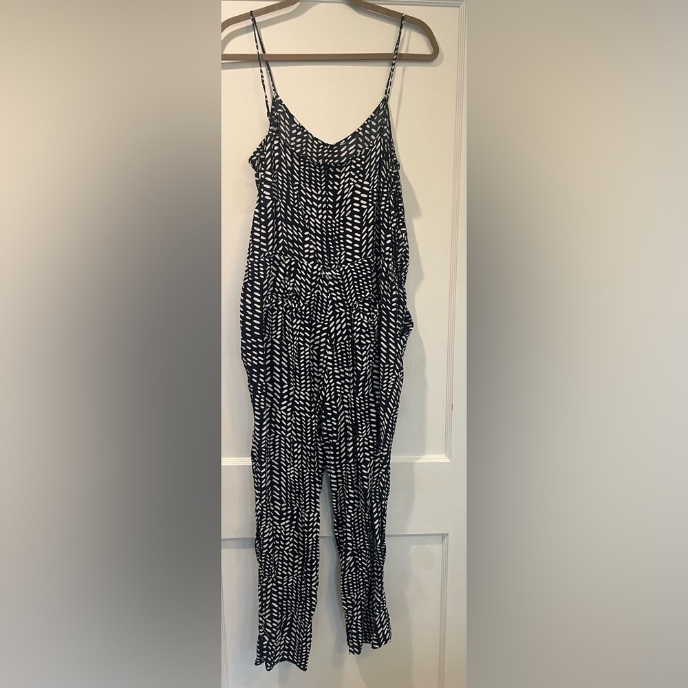 LOFT Navy Blue, White Modern Pattern Relaxed Fit Thin Strap Jumpsuit Size Medium - Picture 2 of 10